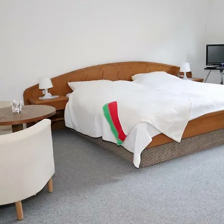 Ruhig-gelegen-ferienwohnung-klein-denkte *